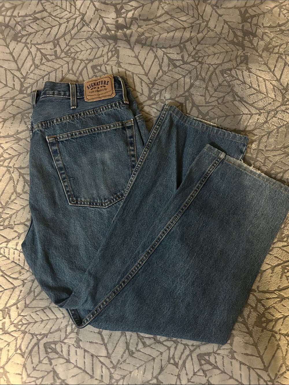Signature Levi Men’s Relaxed Blue Denim Jeans